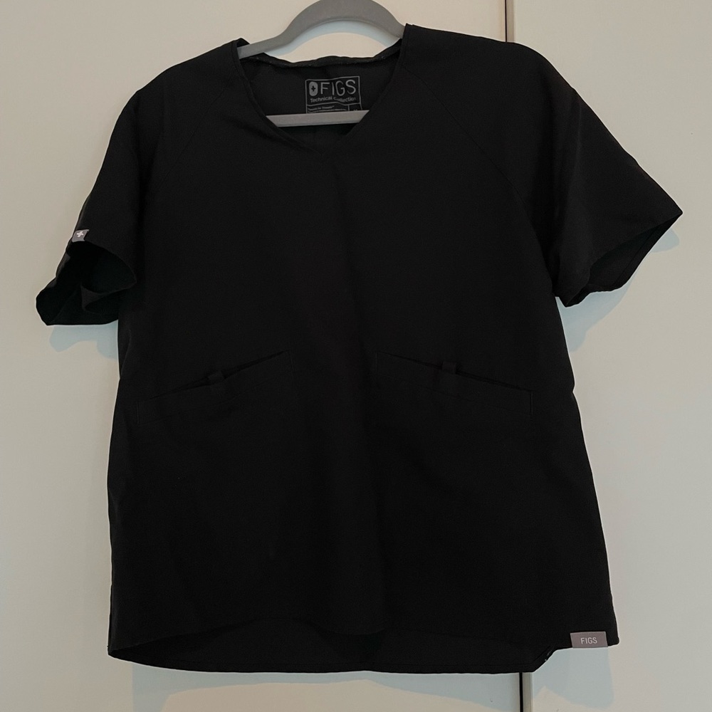 2 pocket scrub top